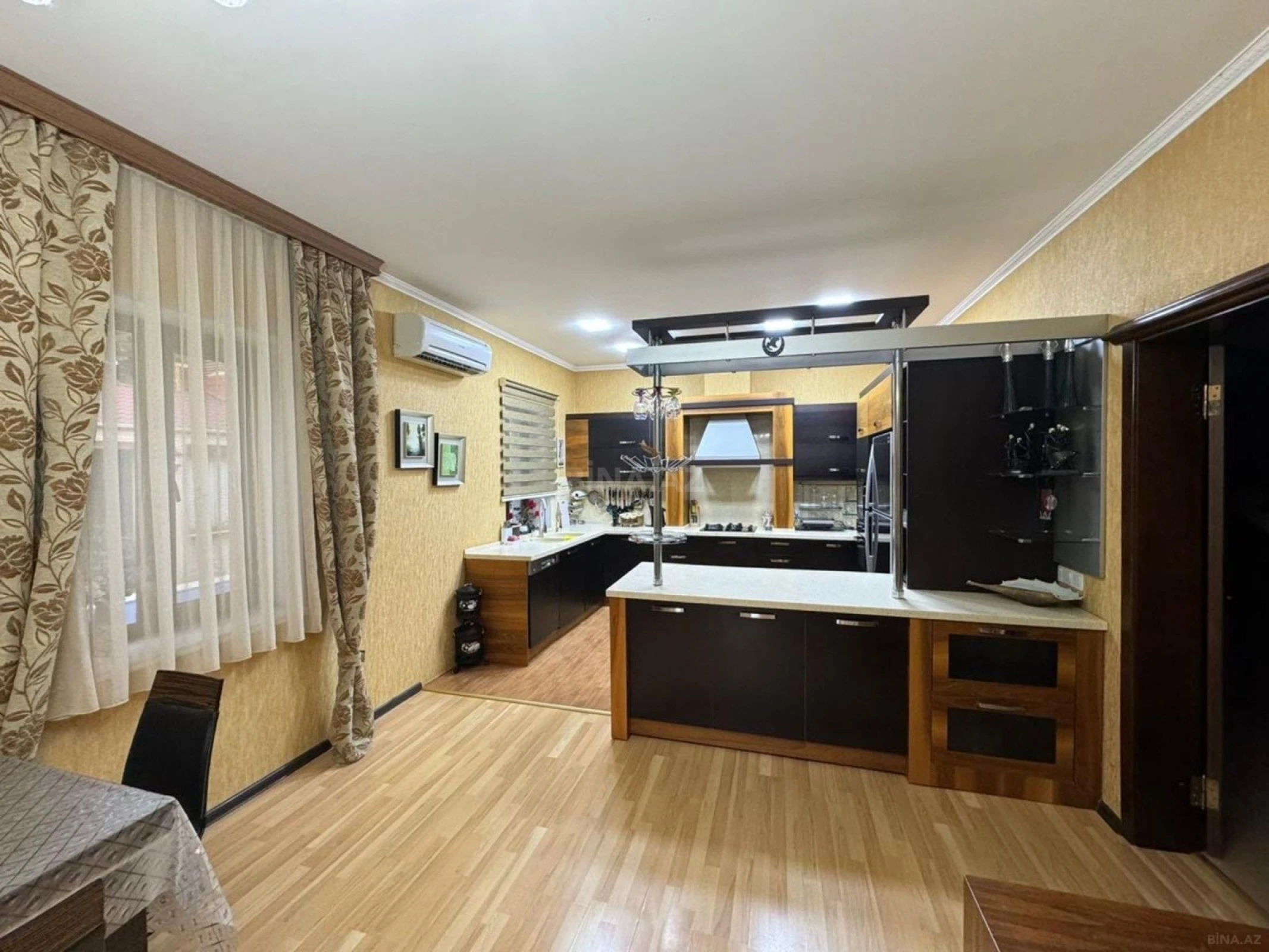 Kirayə verilir 6 otaqlı həyət evi 360 m²