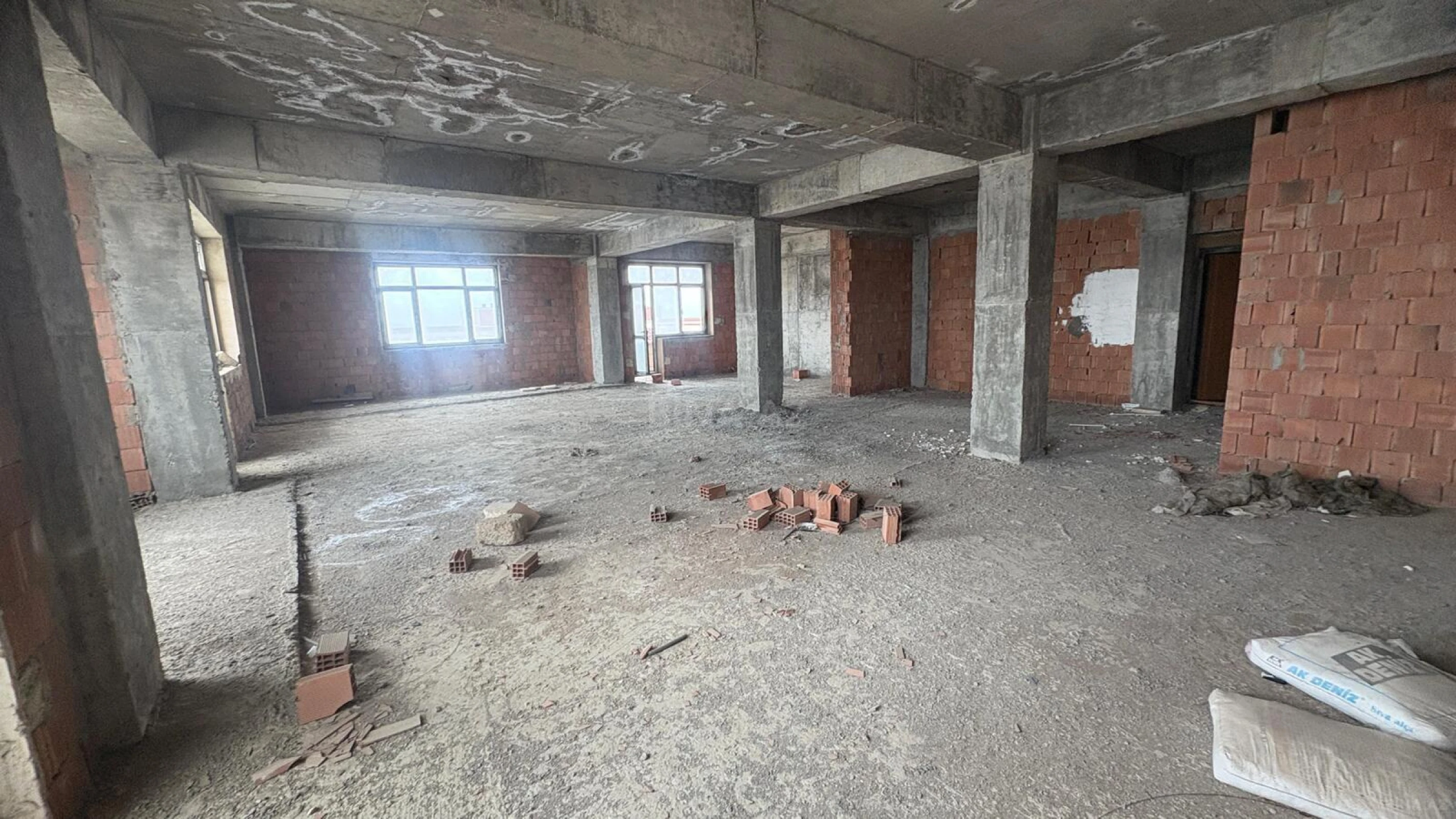 Satılır 3 otaqlı mənzil 155 m²