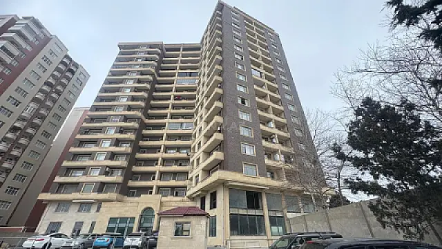 Satılır 3 otaqlı mənzil 155 m²