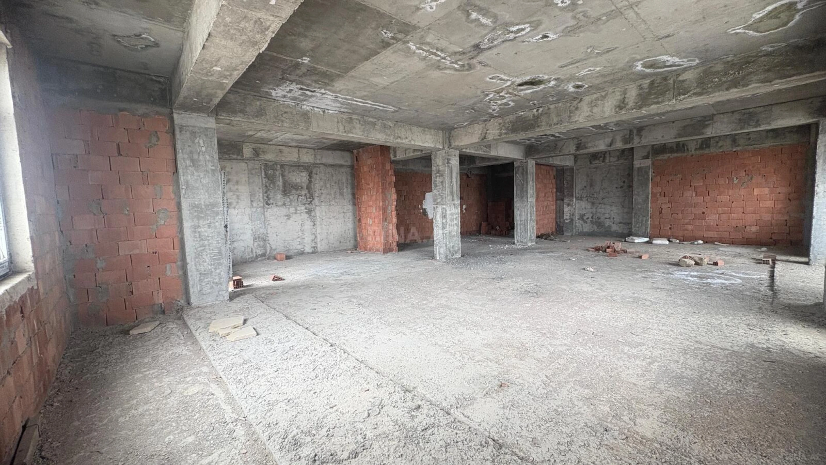 Satılır 3 otaqlı mənzil 155 m²
