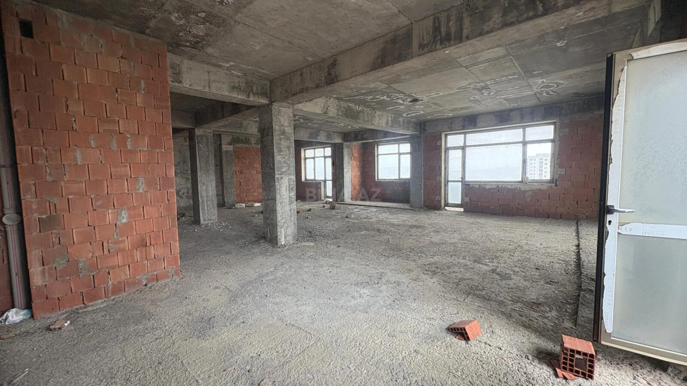Satılır 3 otaqlı mənzil 155 m²