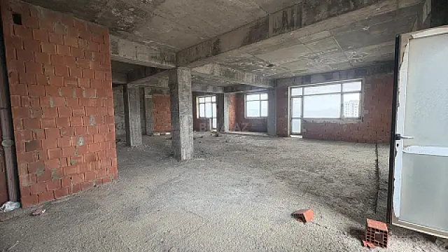 Satılır 3 otaqlı mənzil 155 m²