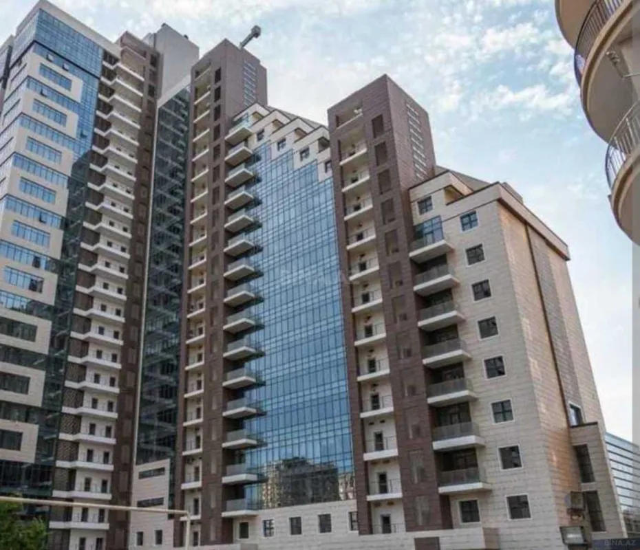 Satılır 4 otaqlı mənzil 141 m²