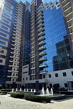 Satılır 4 otaqlı mənzil 141 m²