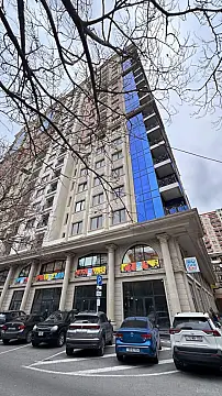 Satılır 3 otaqlı mənzil 162 m²