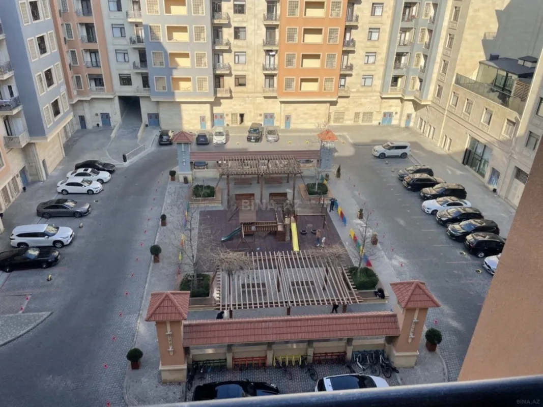 Satılır 2 otaqlı mənzil 97 m²