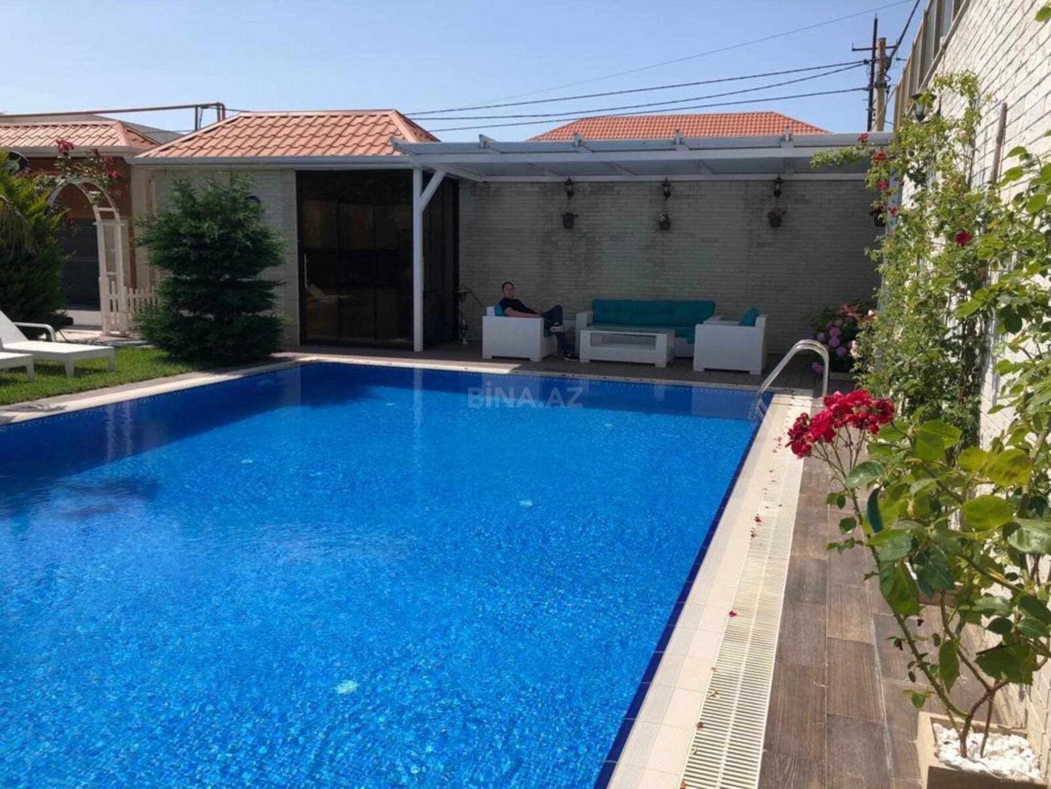 Kirayə verilir 6 otaqlı həyət evi 320 m²