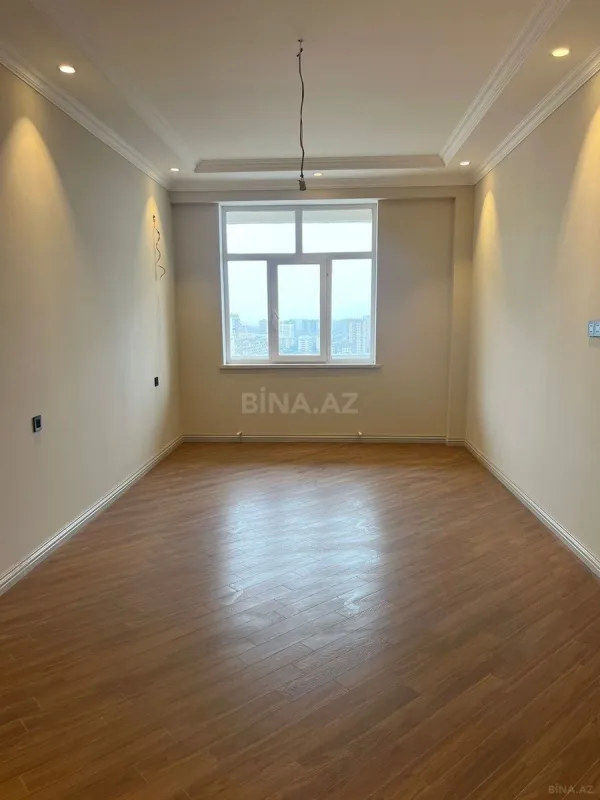 Satılır 4 otaqlı mənzil 200 m²