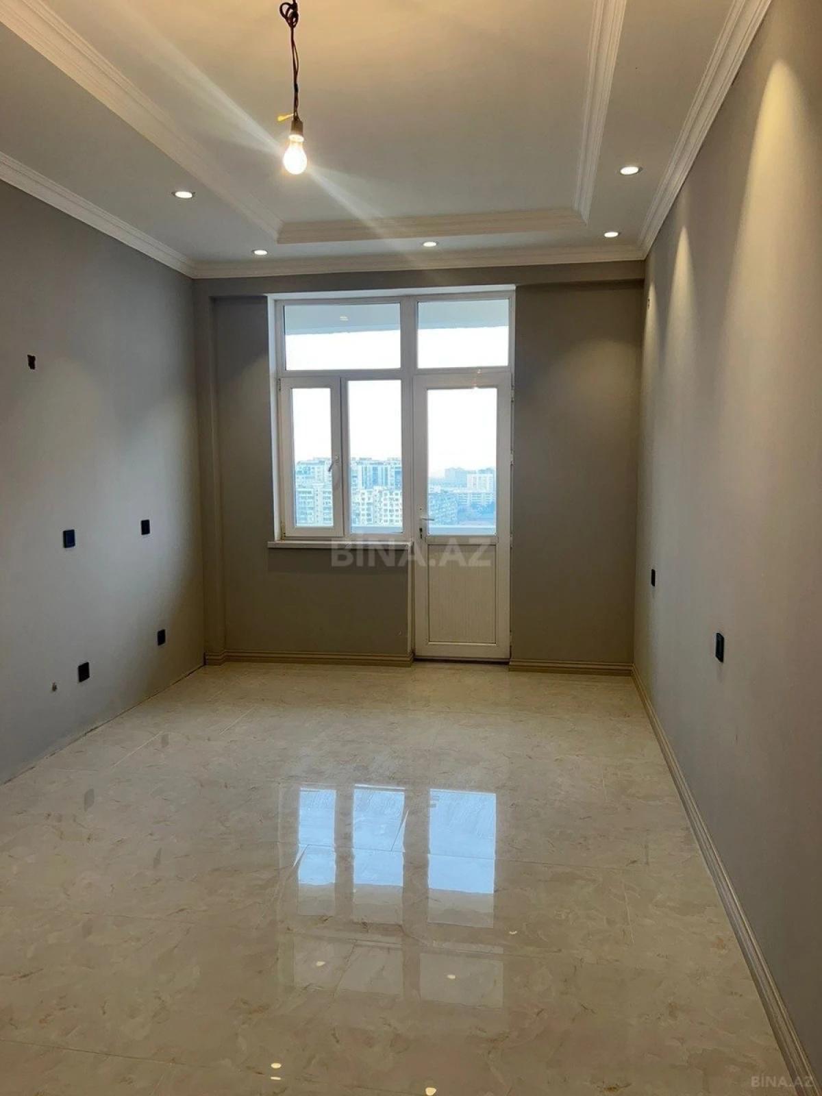 Satılır 4 otaqlı mənzil 200 m²