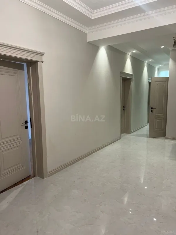 Satılır 4 otaqlı mənzil 200 m²