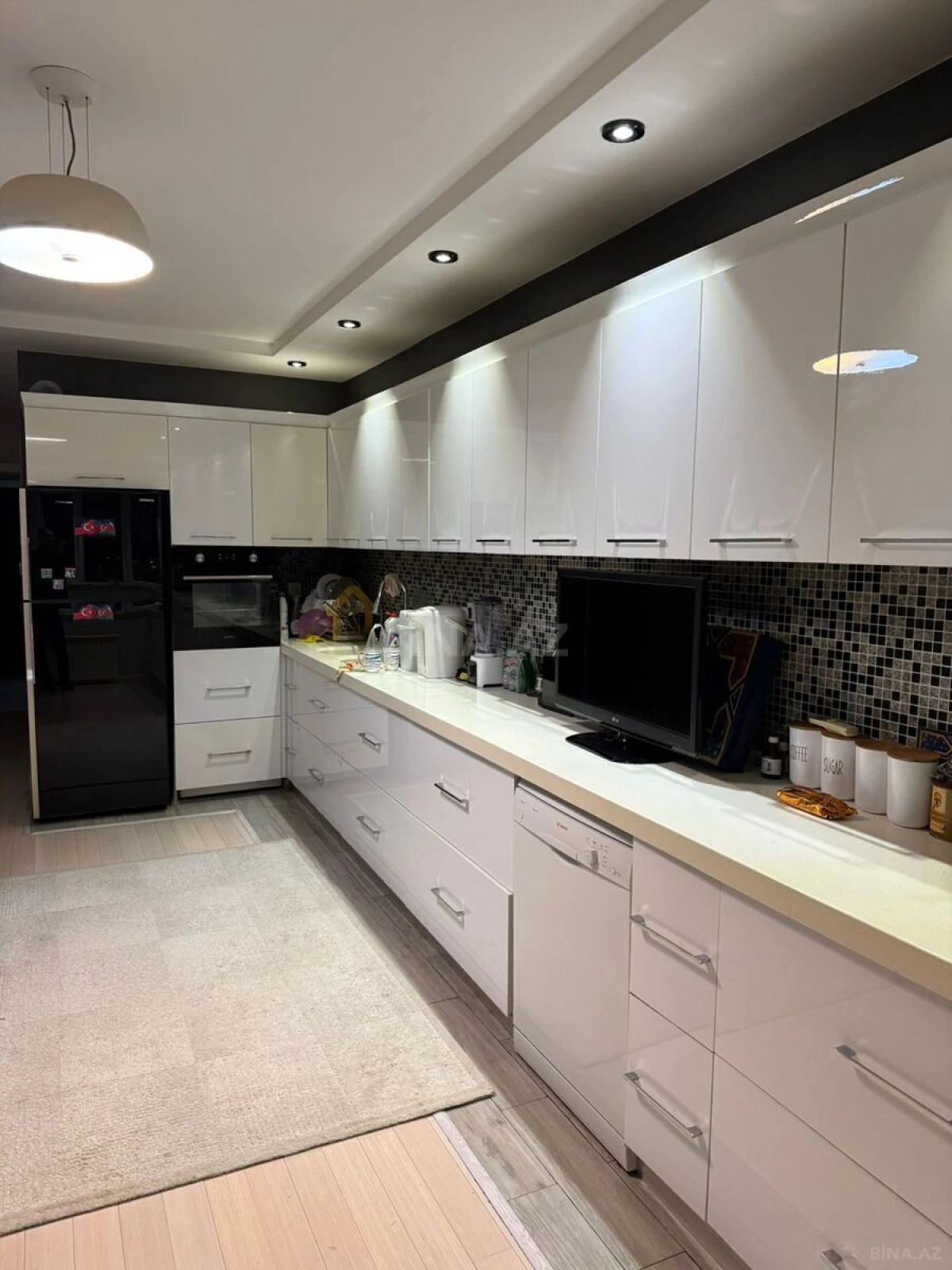 Kirayə verilir 3 otaqlı mənzil 140 m²