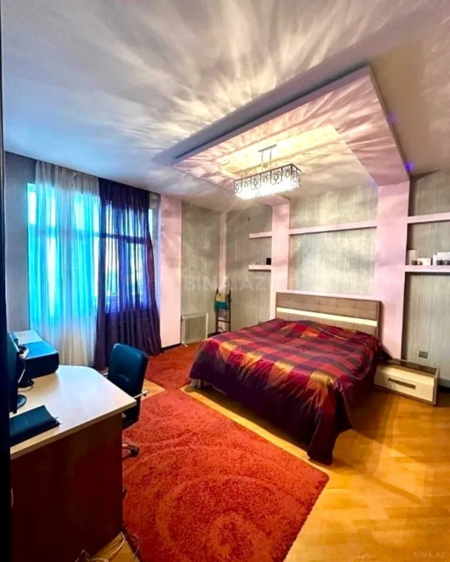 Satılır 4 otaqlı mənzil 165 m²