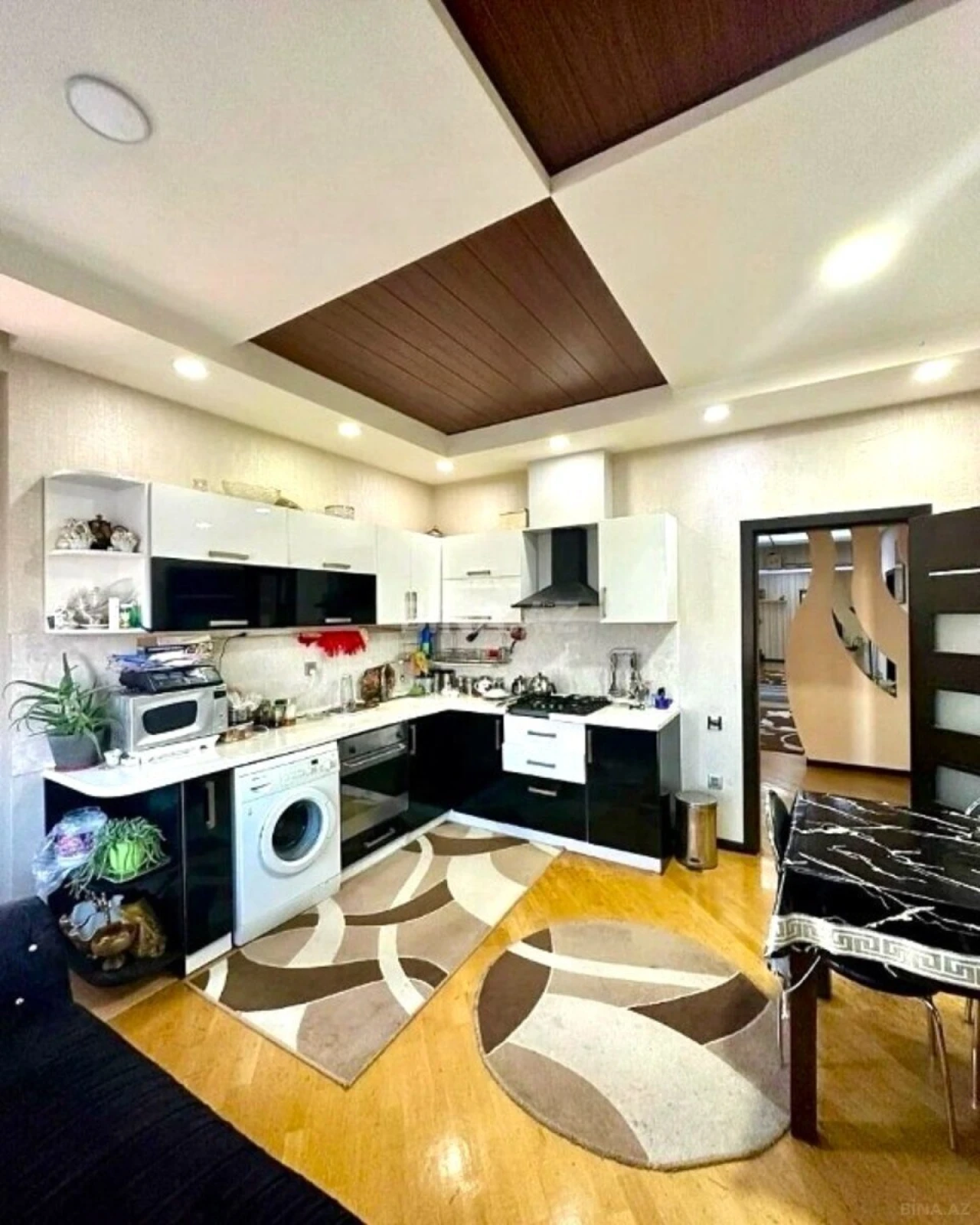 Satılır 4 otaqlı mənzil 165 m²