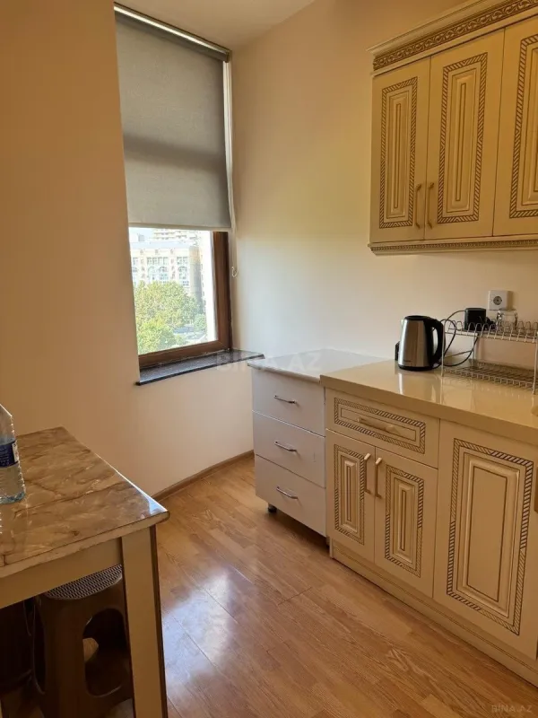 Kirayə verilir 5 otaqlı ofis 220 m²