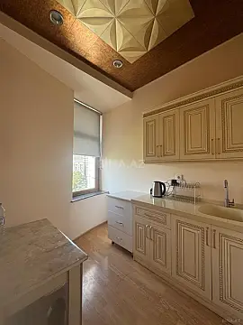 Kirayə verilir 5 otaqlı ofis 220 m²