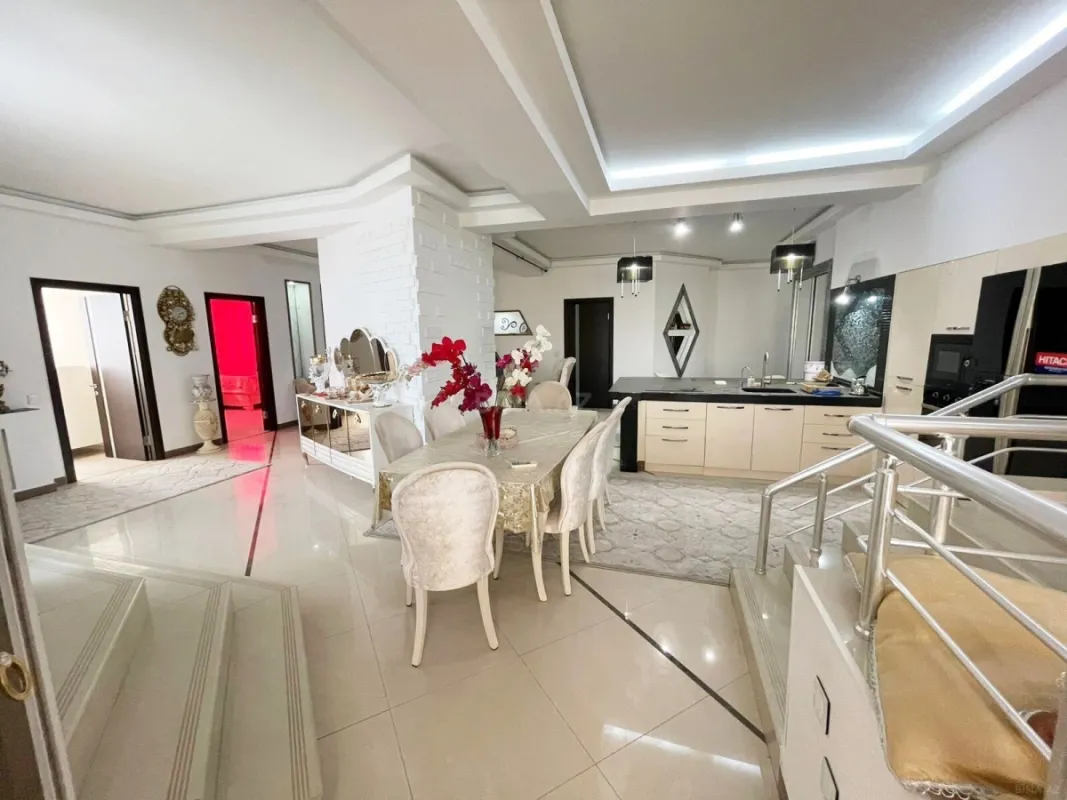 Kirayə verilir 3 otaqlı mənzil 137 m²