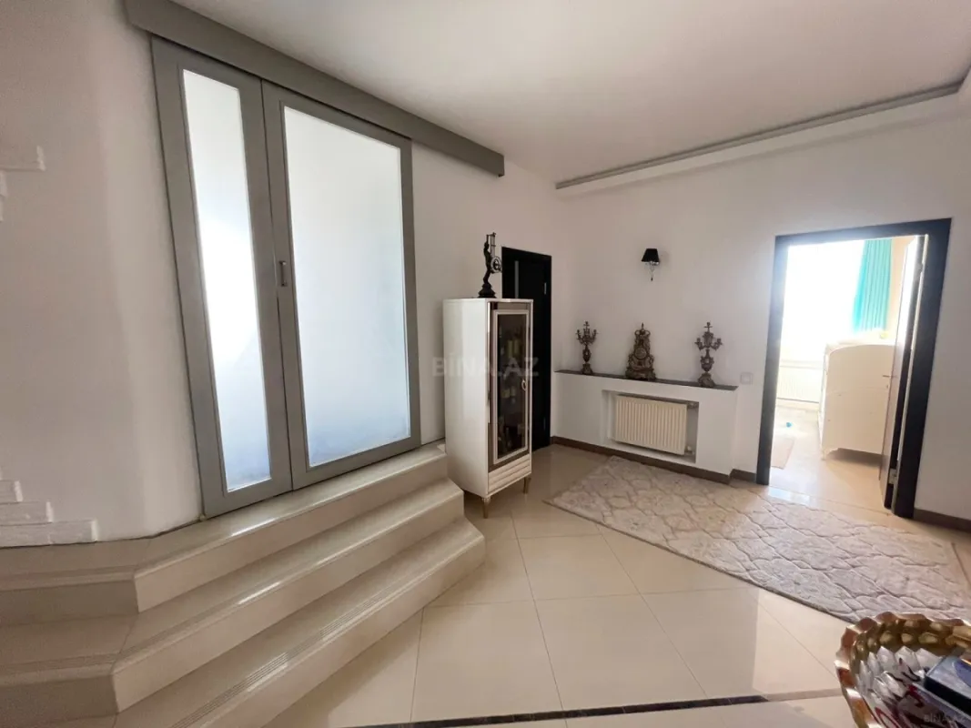Kirayə verilir 3 otaqlı mənzil 137 m²