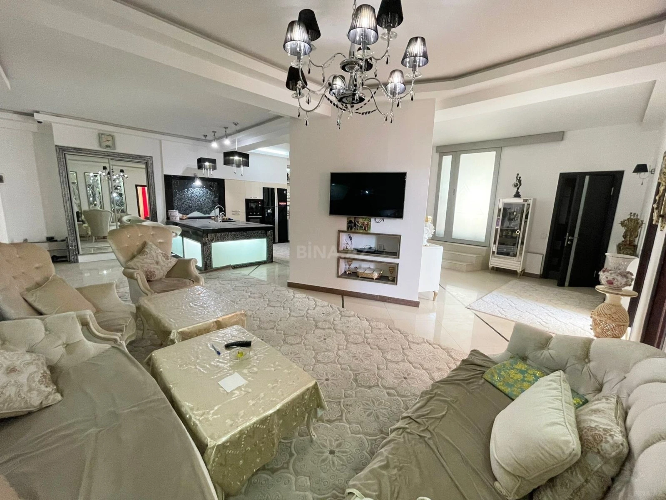 Kirayə verilir 3 otaqlı mənzil 137 m²