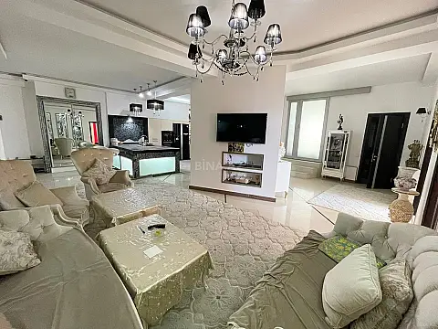 Kirayə verilir 3 otaqlı mənzil 137 m²