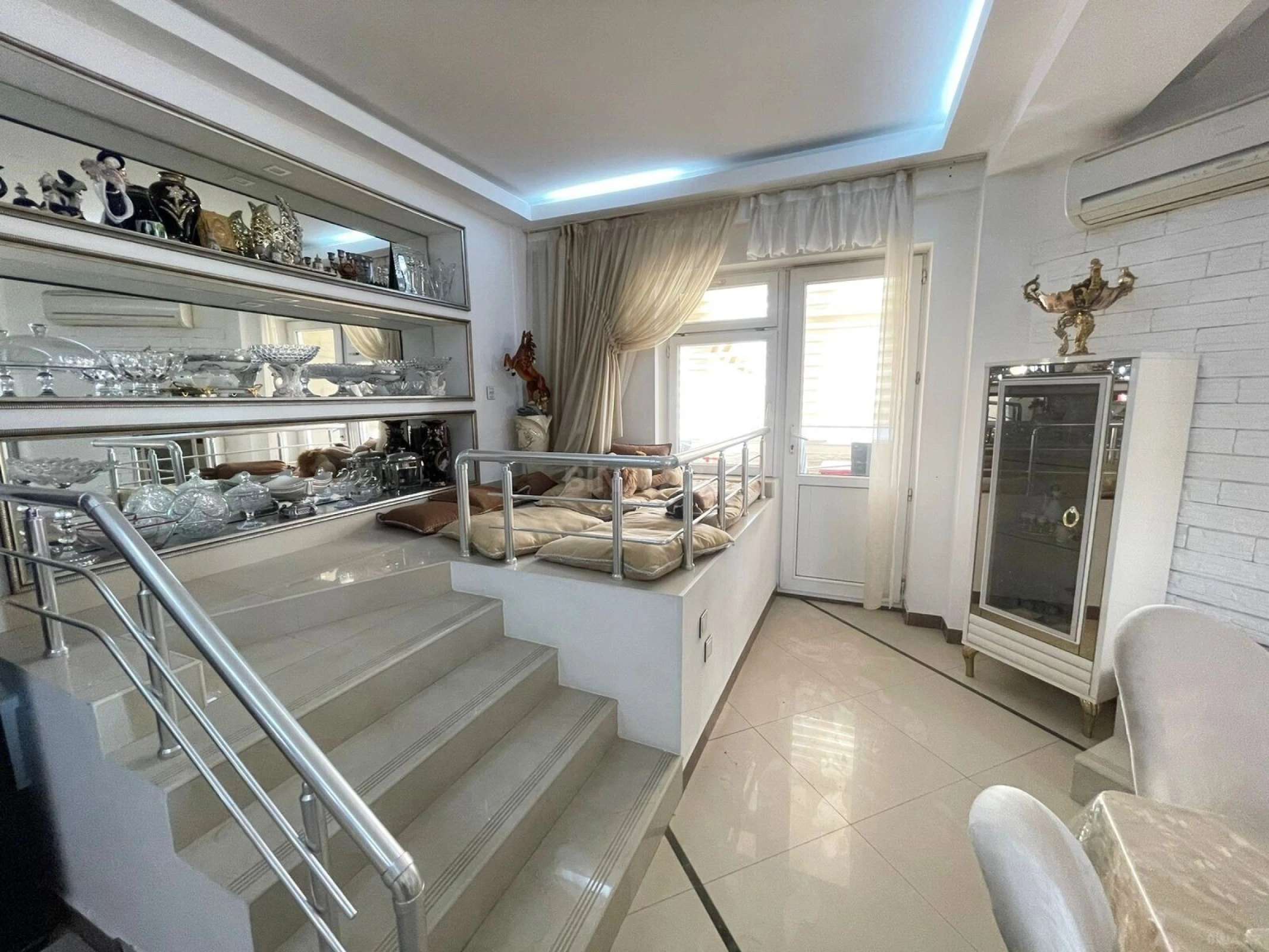 Kirayə verilir 3 otaqlı mənzil 137 m²