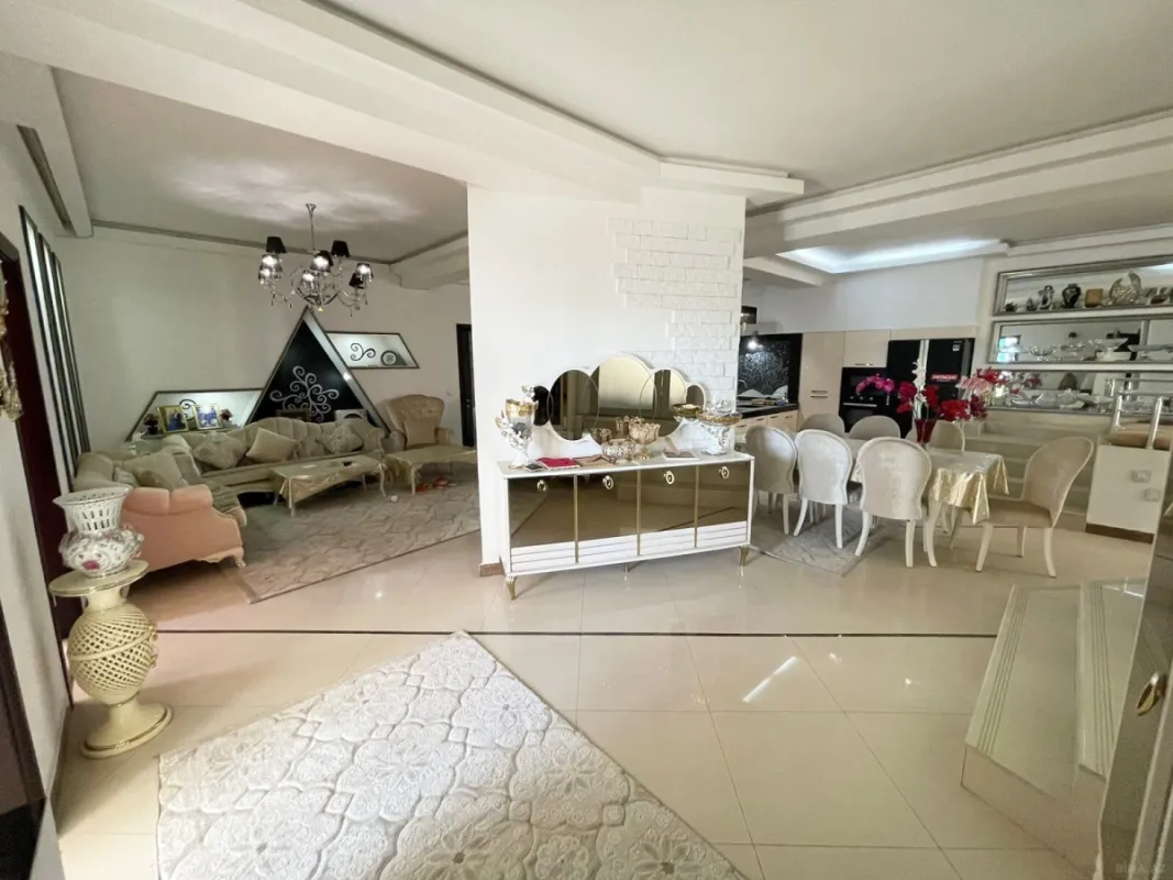 Kirayə verilir 3 otaqlı mənzil 137 m²