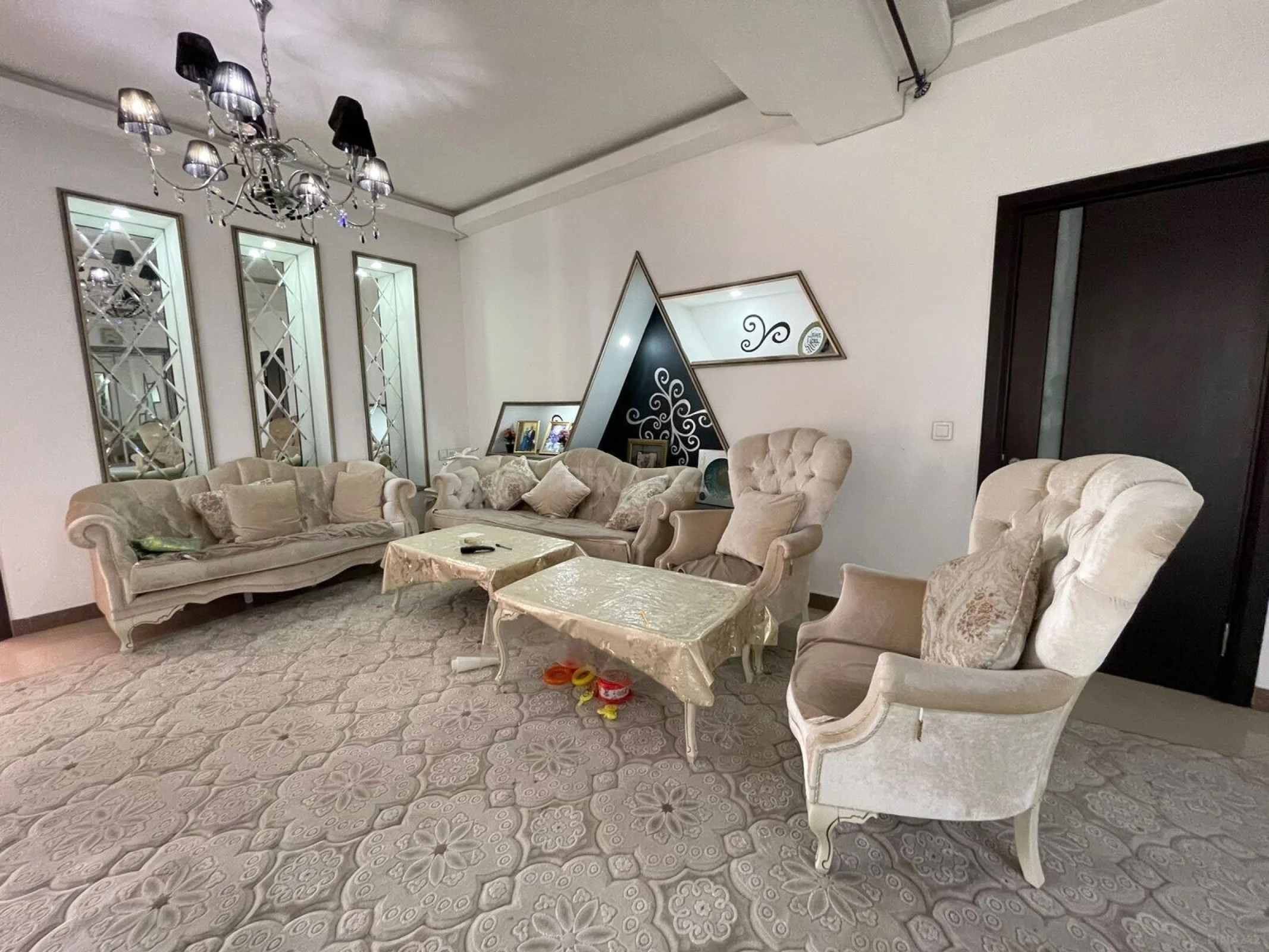 Kirayə verilir 3 otaqlı mənzil 137 m²