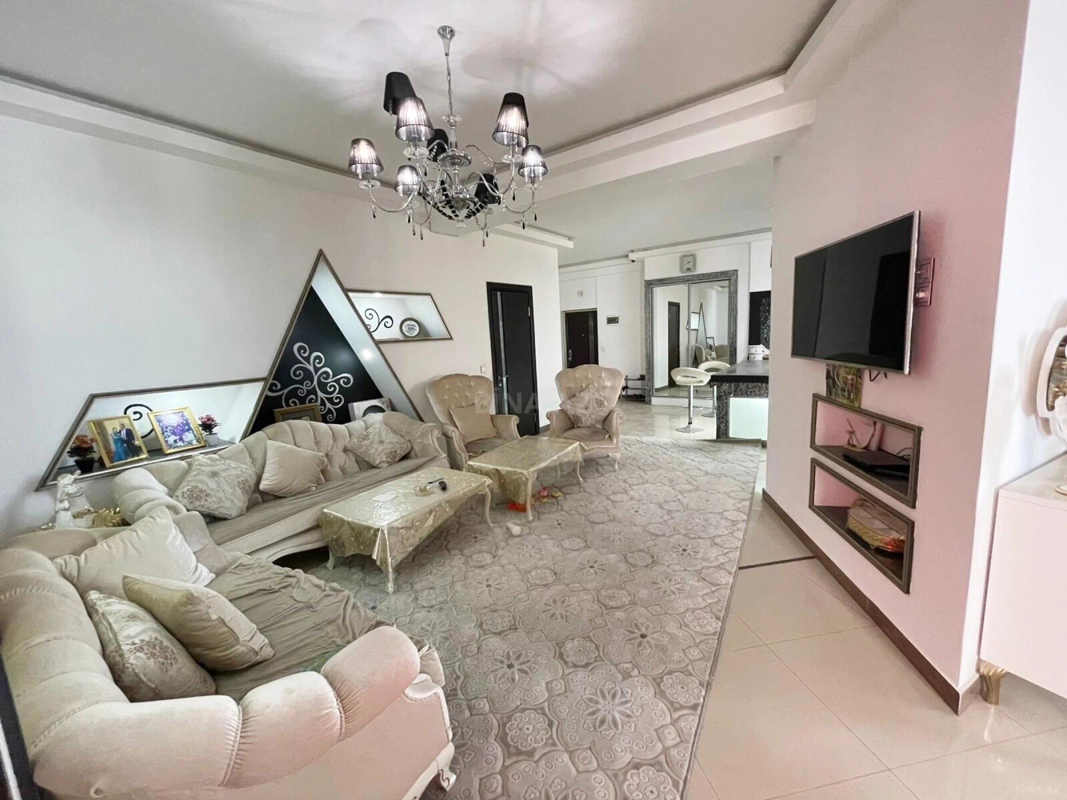Kirayə verilir 3 otaqlı mənzil 137 m²