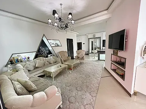 Kirayə verilir 3 otaqlı mənzil 137 m²