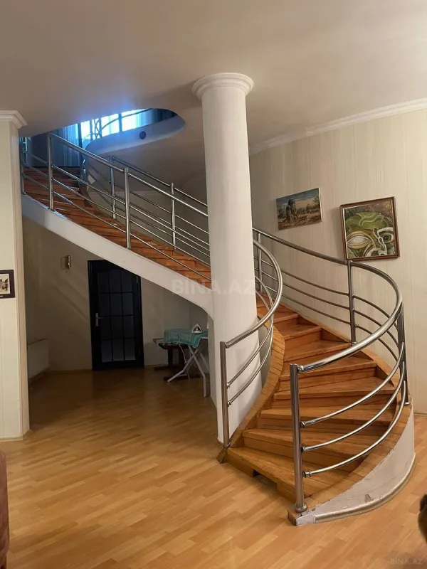 Satılır 6 otaqlı həyət evi 202 m²