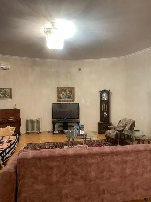 Satılır 6 otaqlı həyət evi 202 m²