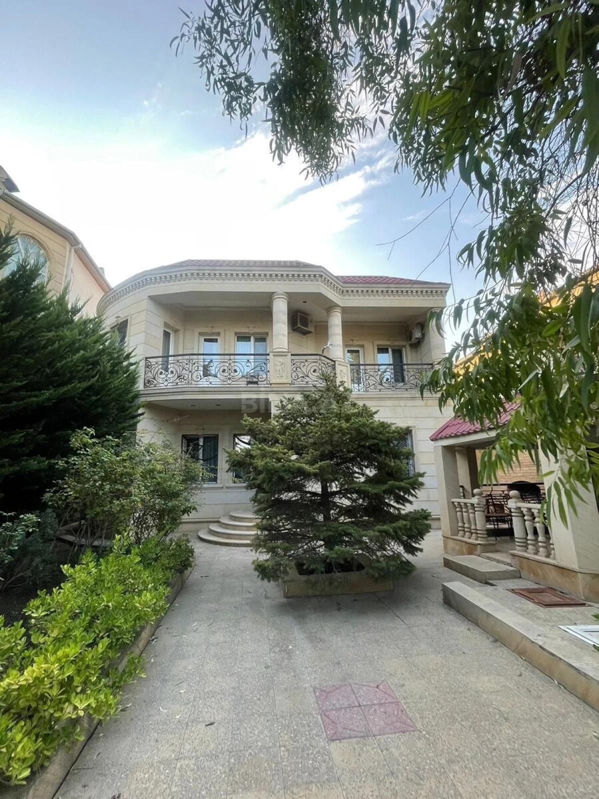 Satılır 6 otaqlı həyət evi 202 m²