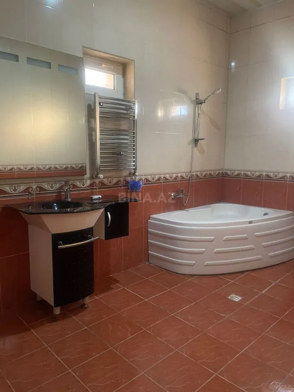 Satılır 6 otaqlı həyət evi 202 m²