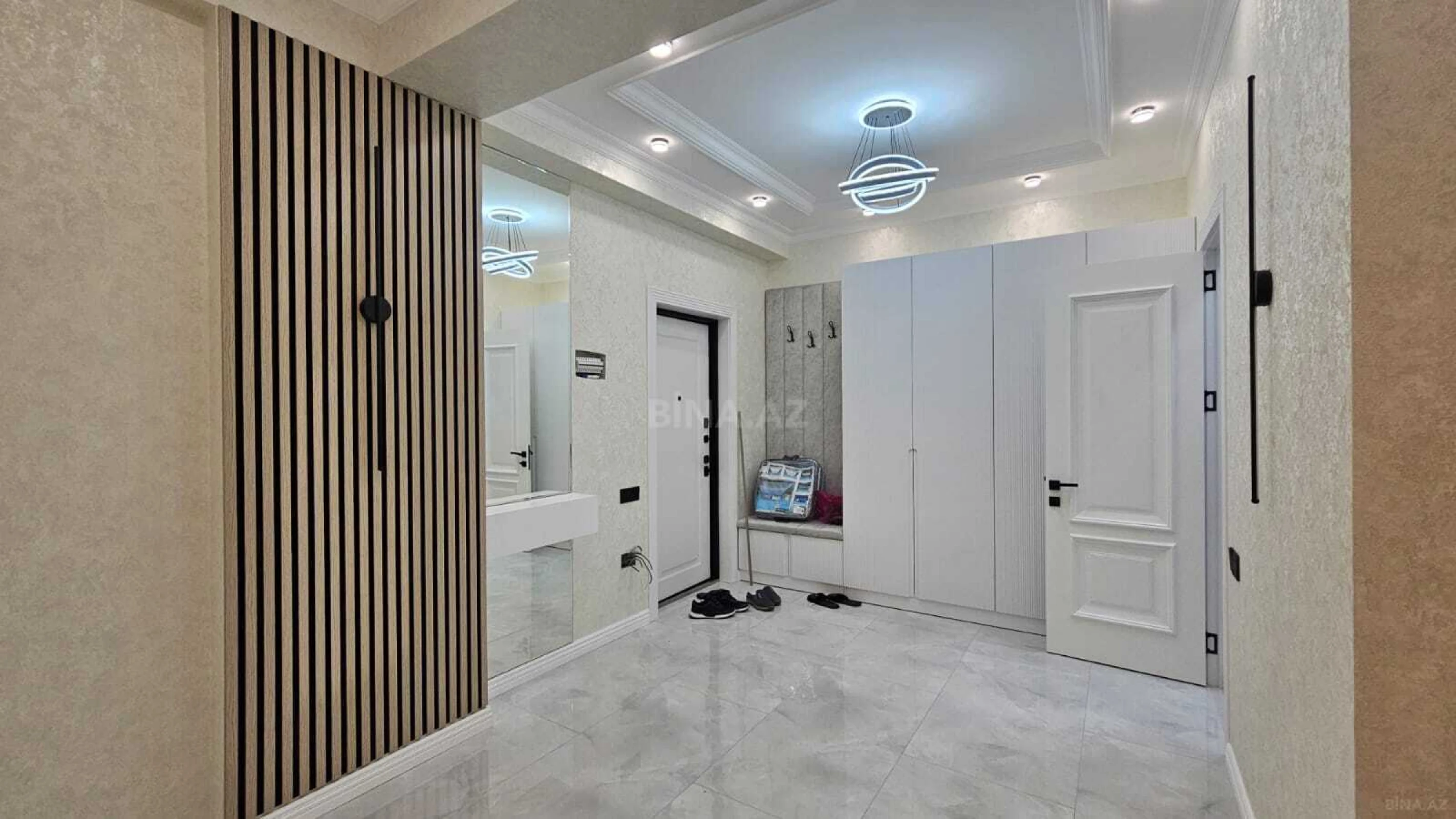 Kirayə verilir 4 otaqlı mənzil 140 m²