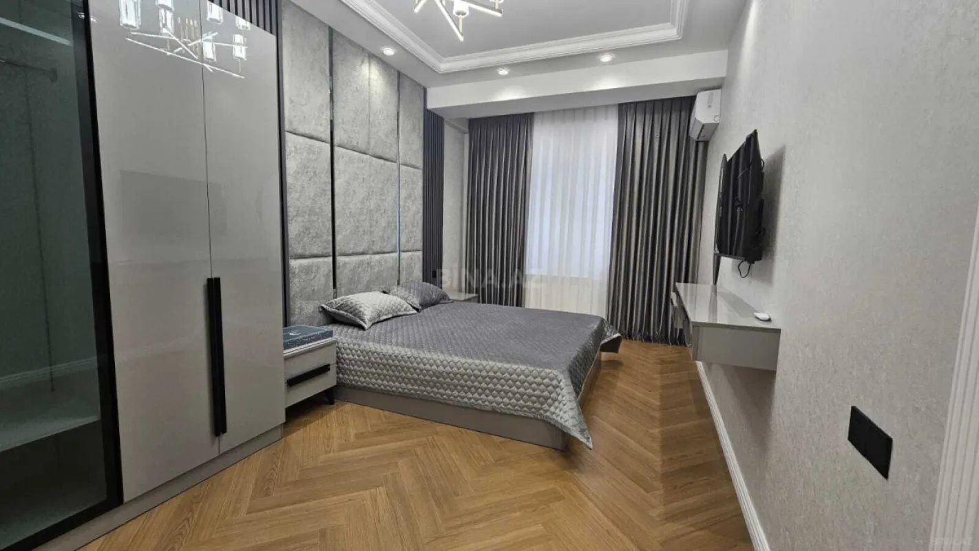 Kirayə verilir 4 otaqlı mənzil 140 m²