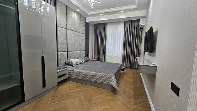 Kirayə verilir 4 otaqlı mənzil 140 m²