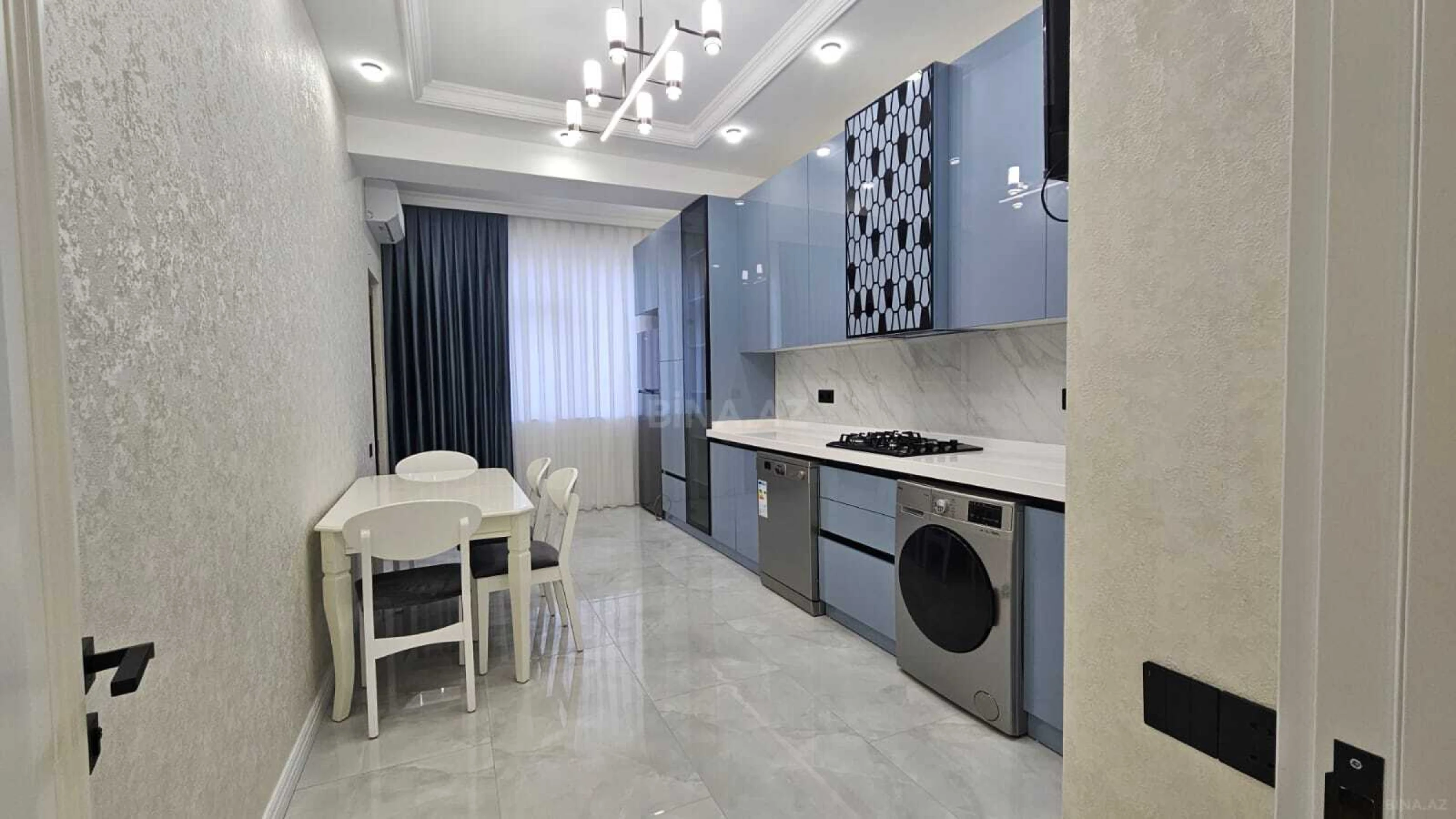 Kirayə verilir 4 otaqlı mənzil 140 m²