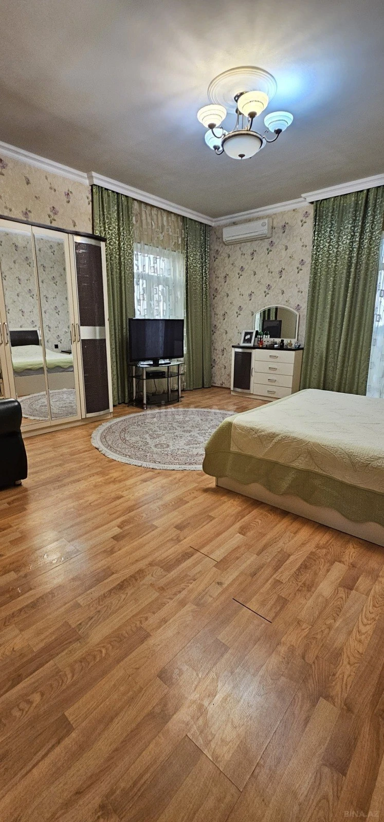 Satılır 9 otaqlı həyət evi 420 m²