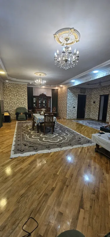 Satılır 9 otaqlı həyət evi 420 m²