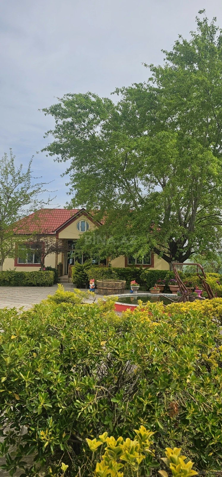 Satılır 9 otaqlı həyət evi 420 m²