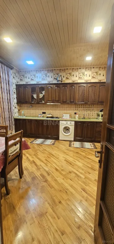 Satılır 9 otaqlı həyət evi 420 m²
