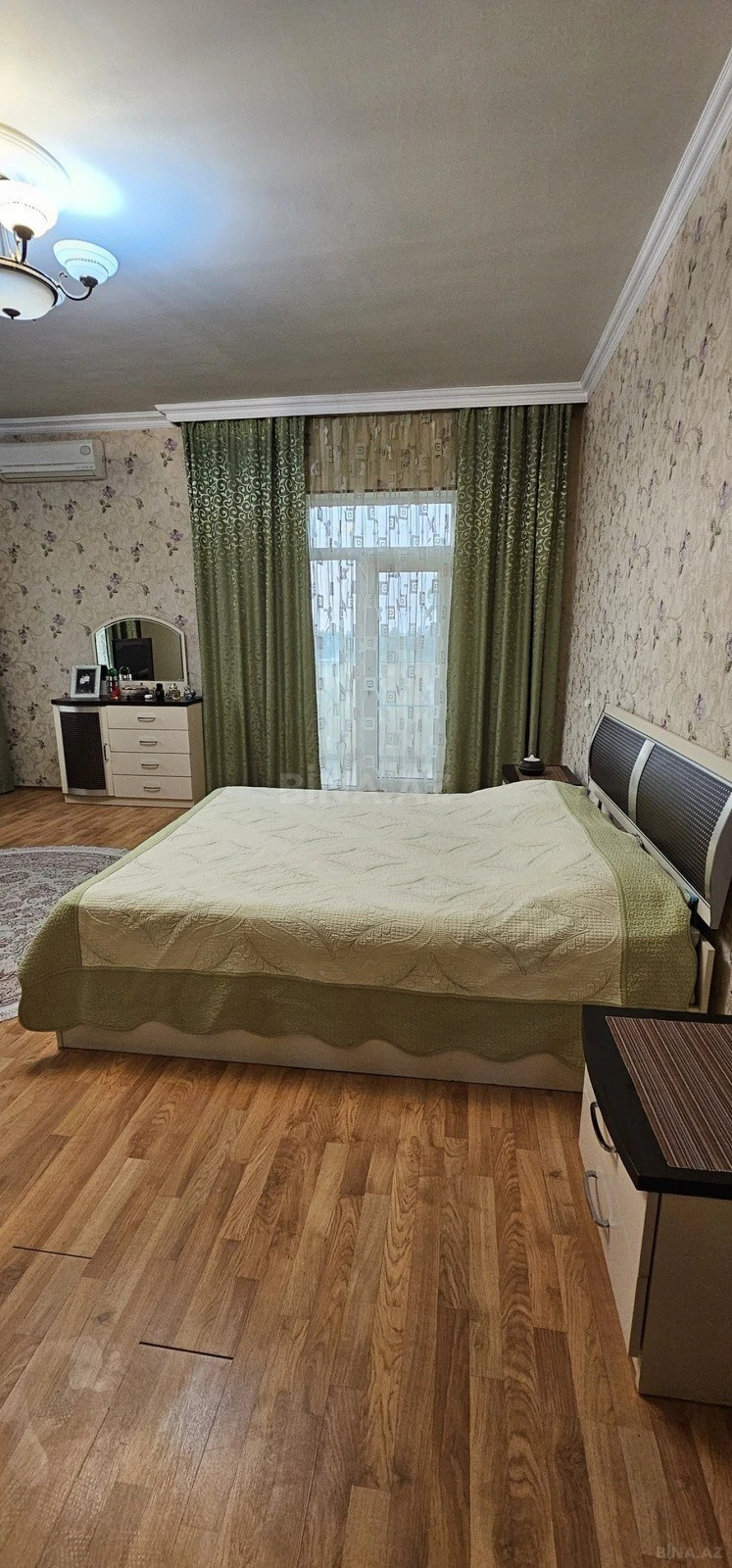 Satılır 9 otaqlı həyət evi 420 m²