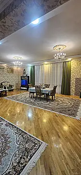 Satılır 9 otaqlı həyət evi 420 m²