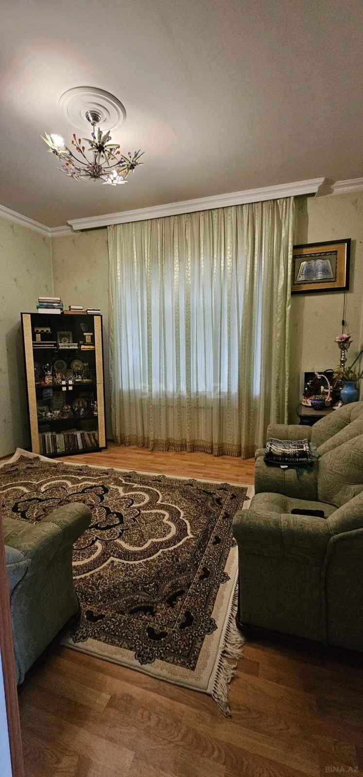 Satılır 9 otaqlı həyət evi 420 m²