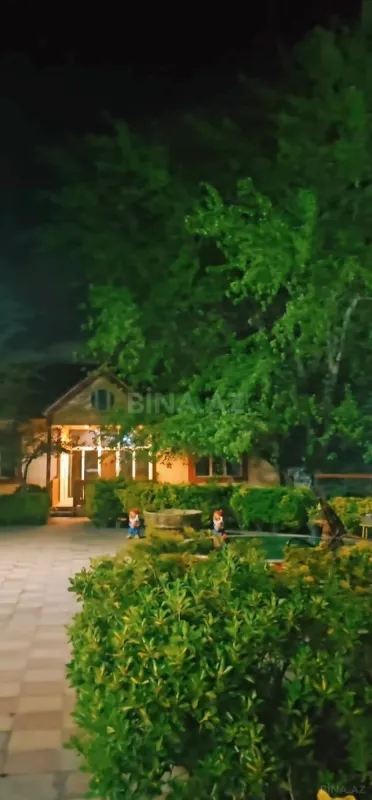 Satılır 9 otaqlı həyət evi 420 m²