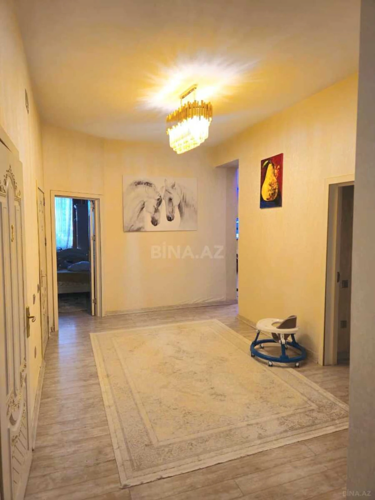 Satılır 3 otaqlı mənzil 129 m²