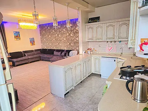 Satılır 3 otaqlı mənzil 129 m²