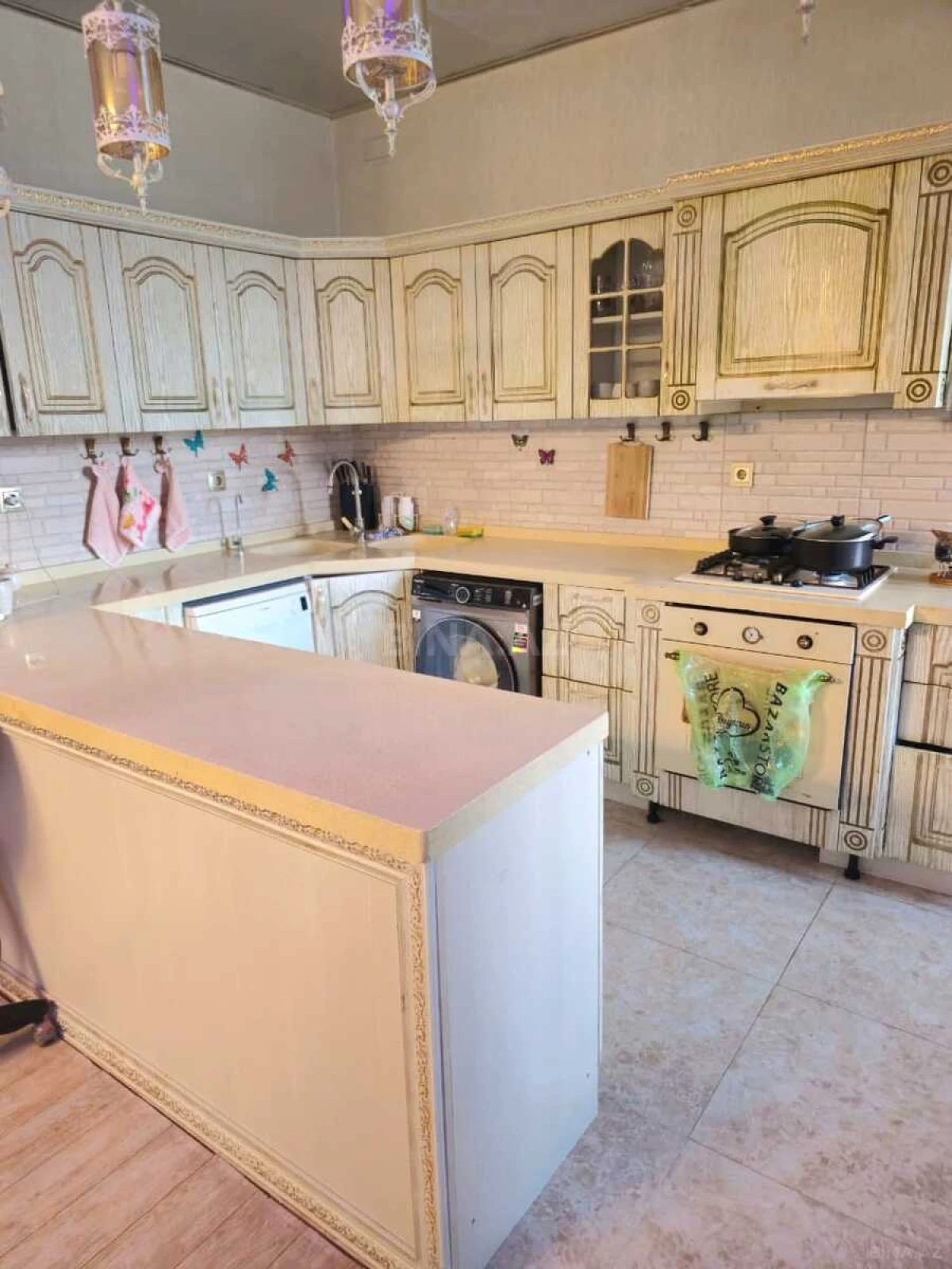 Satılır 3 otaqlı mənzil 129 m²