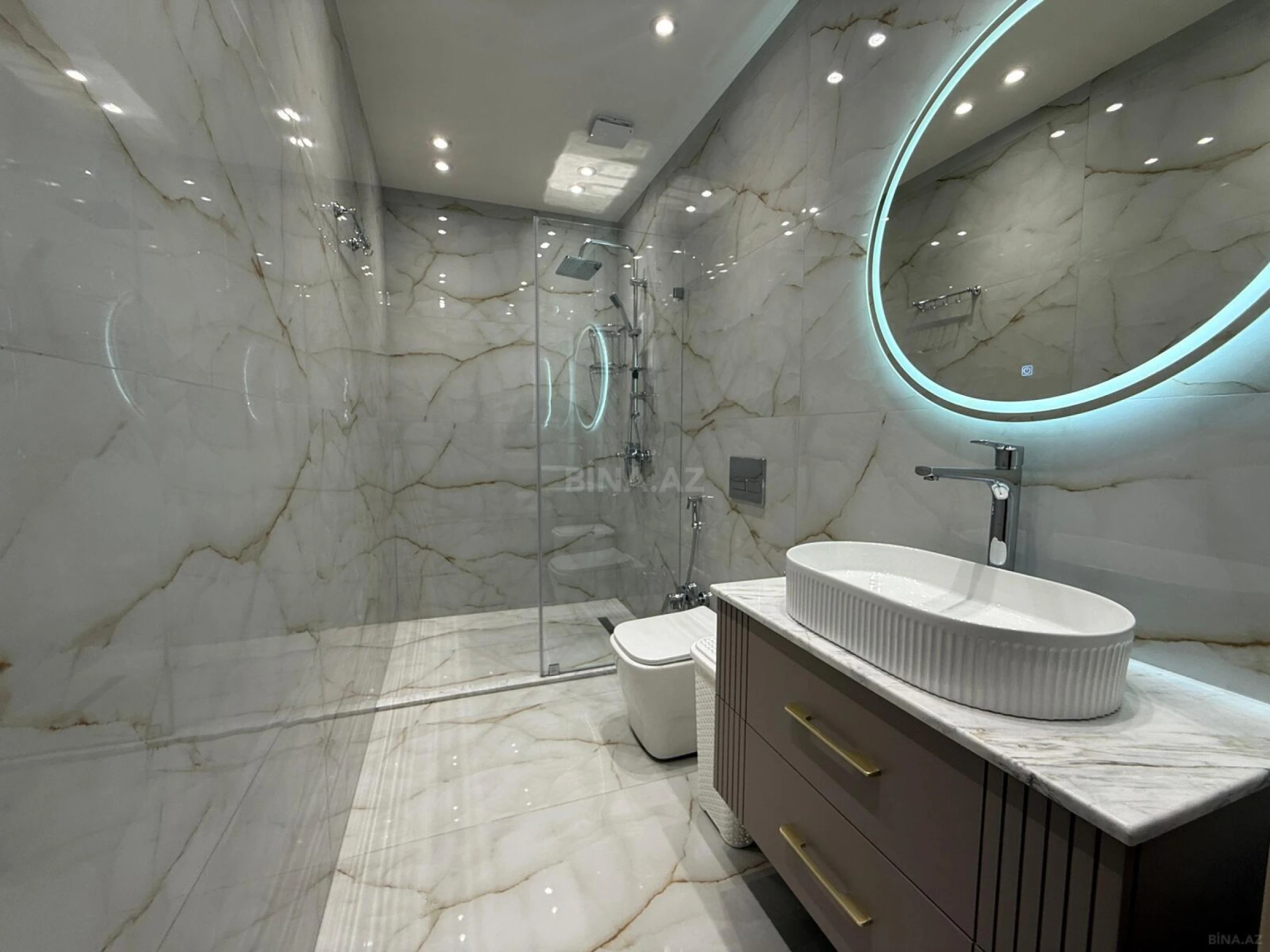 Kirayə verilir 2 otaqlı mənzil 70 m²