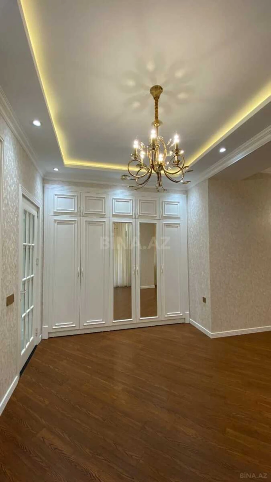 Satılır 3 otaqlı mənzil 104 m²