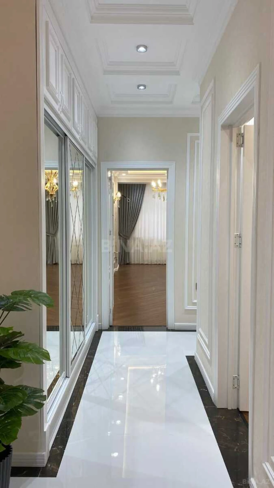 Satılır 3 otaqlı mənzil 104 m²